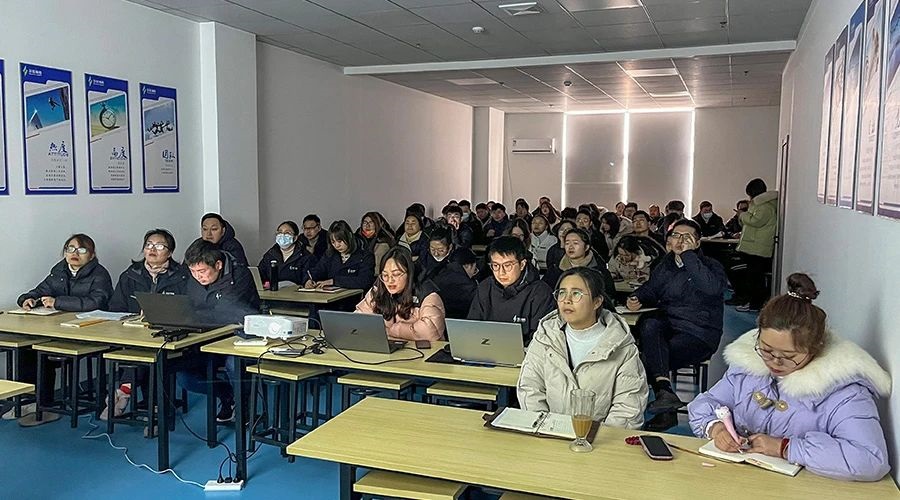 杏鑫娱乐储能研发部开展产品技术培训