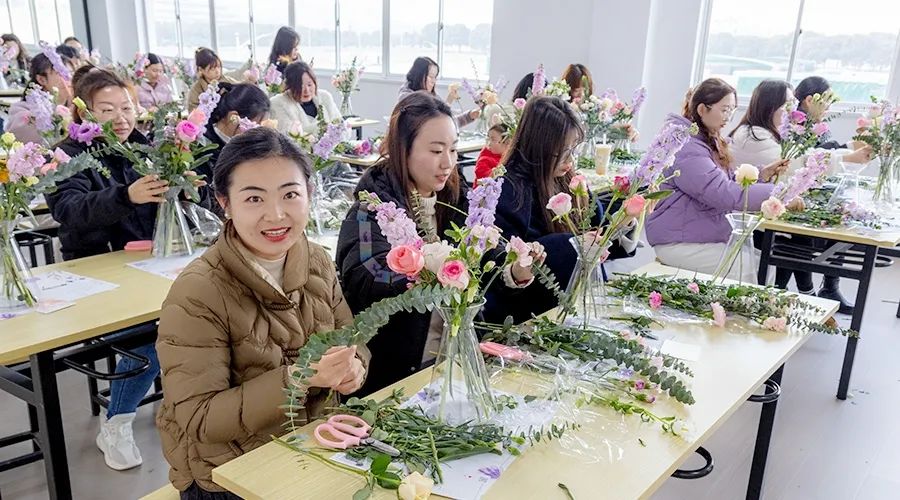 花开十里，美丽如你 | 杏鑫娱乐储能举办三八妇女节艺术DIY活动